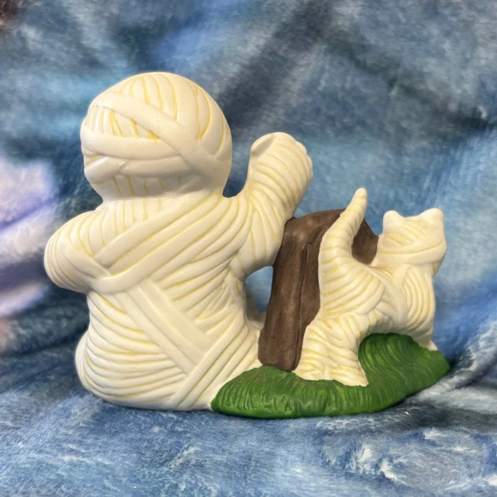Vintage Halloween Mummy and Friends Pumpkin Figurine - Picture 4 of 7